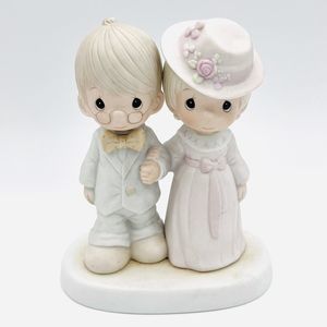 Precious Moments God Bless Our Family Porcelain Figurine. Vintage 1986. EUC